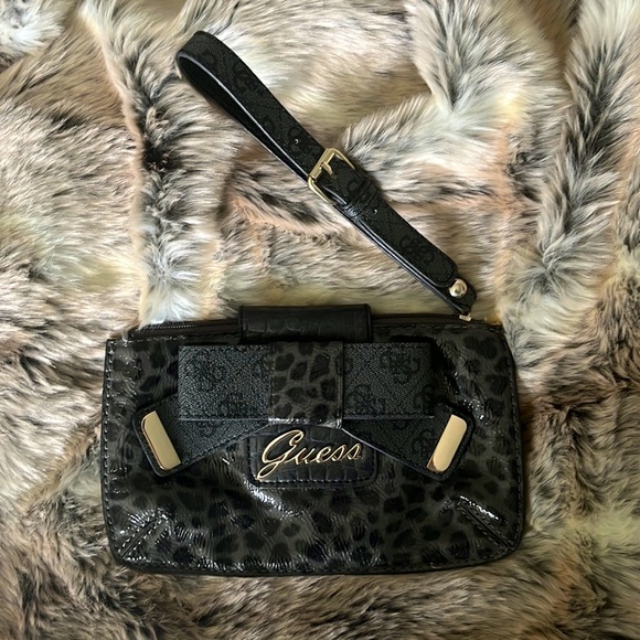 Guess Clutch - Picture 1 of 3